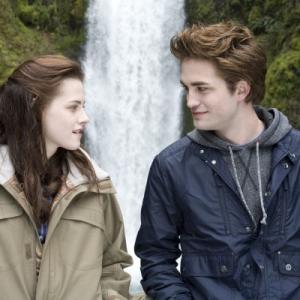Still of Kristen Stewart and Robert Pattinson in Twilight (2008)