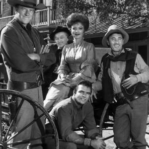 Still of Burt Reynolds, James Arness, Amanda Blake, Ken Curtis and Milburn Stone in Gunsmoke (1955)