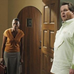 Still of Michelle Anne Johnson and Eric Stonestreet in Moderni seima 2009