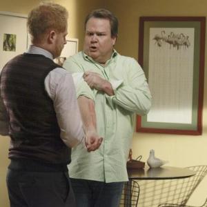 Still of Jesse Tyler Ferguson and Eric Stonestreet in Moderni seima 2009