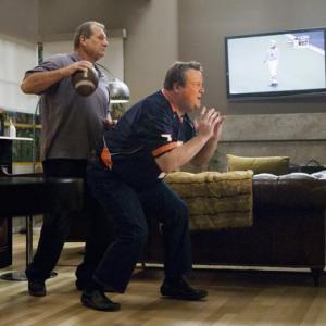 Still of Ed ONeill and Eric Stonestreet in Moderni seima 2009