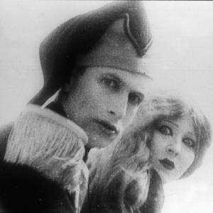 Still of Catherine Hessling and Jean Storm in La petite marchande d'allumettes (1928)