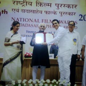 Sanjay Suri receiving the NATIONAL AWARD as Producer for Best Hindi Film I AM  from the Shri M Hamid Ansari Honble Vice President of India