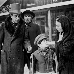 Still of Agnes Moorehead George Coulouris Harry Shannon and Buddy Swan in Citizen Kane 1941