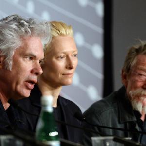 John Hurt, Jim Jarmusch and Tilda Swinton at event of Isgyvena tik mylintys (2013)