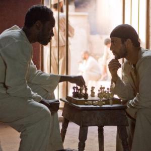 Still of Don Cheadle and Saïd Taghmaoui in Isdavikas (2008)