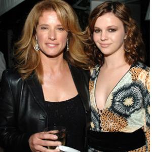 Nancy Travis and Amber Tamblyn at event of The Sisterhood of the Traveling Pants (2005)