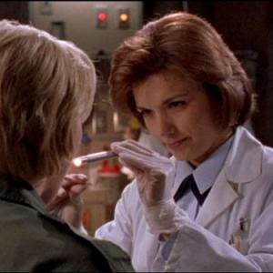 Still of Teryl Rothery and Amanda Tapping in Stargate SG-1 (1997)