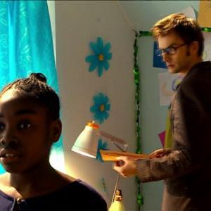 Still of David Tennant and Abisola Agbaje in Doctor Who 2005