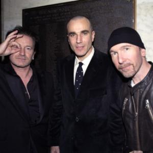 Daniel DayLewis Bono and The Edge at event of Niujorko gaujos 2002