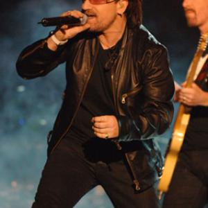 Bono and The Edge at event of The 48th Annual Grammy Awards (2006)