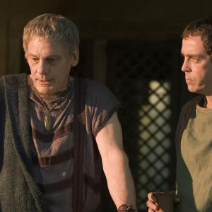 Still of John Hannah and Jeffrey Thomas in Spartacus: Gods of the Arena: Paterfamilias (2011)