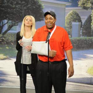 Blake Lively and Kenan Thompson in Saturday Night Live 1975