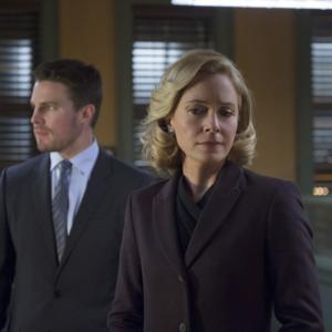 Still of Susanna Thompson and Stephen Amell in Strele 2012