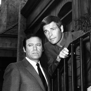 Robert Wagner and Malachi Throne at event of It Takes a Thief 1968
