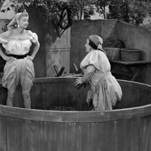 Still of Lucille Ball and Teresa Tirelli in I Love Lucy (1951)
