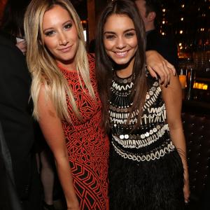 Ashley Tisdale and Vanessa Hudgens at event of Laukines atostogos (2012)