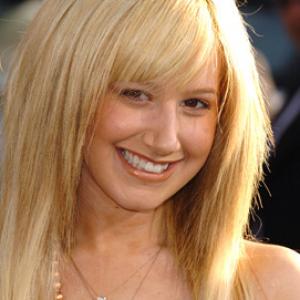 Ashley Tisdale at event of The Sisterhood of the Traveling Pants (2005)