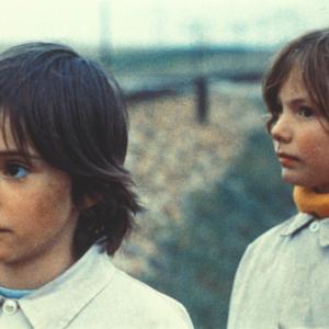 Still of Isabel Tellera and Ana Torrent in El espiacuteritu de la colmena 1973