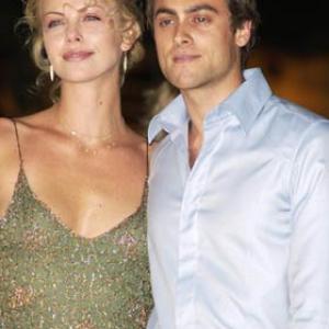Charlize Theron and Stuart Townsend at event of The Curse of the Jade Scorpion 2001