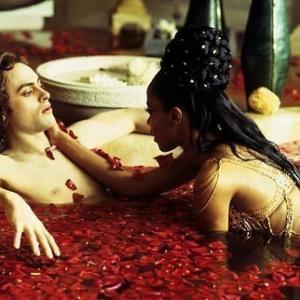 Still of Aaliyah and Stuart Townsend in Queen of the Damned (2002)