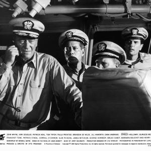 Still of John Wayne and Tom Tryon in In Harm's Way (1965)