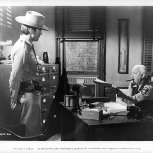Still of Clint Eastwood and Tom Tully in Coogan's Bluff (1968)
