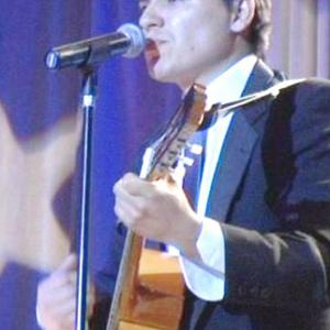 Andres Useche singing at Obama presidential inaugural gala 