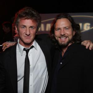 Sean Penn and Eddie Vedder at event of Into the Wild 2007