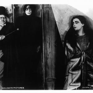 Still of Lil Dagover Werner Krauss and Conrad Veidt in Das Cabinet des Dr Caligari 1920