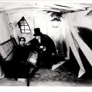 Still of Werner Krauss and Conrad Veidt in Das Cabinet des Dr Caligari 1920