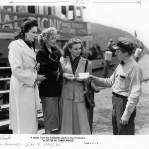 Still of Linda Darnell, Jeanne Crain, Ann Sothern and John Venn in A Letter to Three Wives (1949)