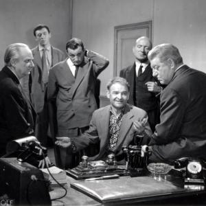 Still of Jean Debucourt, Jean Gabin, Olivier Hussenot, Jean-Louis Le Goff and Lino Ventura in Maigret tend un piège (1958)