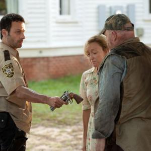 Still of Andrew Lincoln, Pruitt Taylor Vince and Jane McNeill in Vaiksciojantys negyveliai (2010)