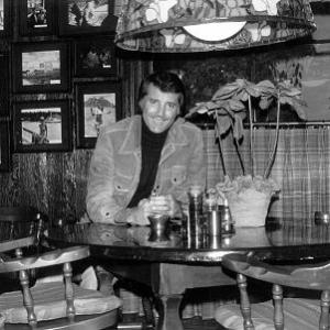 Lyle Waggoner at home, 1973