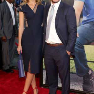 Mark Wahlberg and Rhea Durham at event of Tedis 2 2015