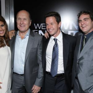 Mark Wahlberg, Robert Duvall, Joaquin Phoenix and Eva Mendes at event of We Own the Night (2007)
