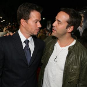Mark Wahlberg and Jeremy Piven at event of Snaiperis (2007)