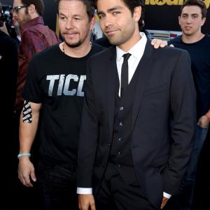 Mark Wahlberg and Adrian Grenier at event of Entourage (2015)