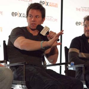 Mark Wahlberg and Emile Hirsch at event of Islikes gyvas (2013)