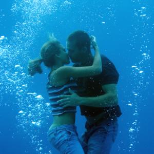 Still of Jessica Alba and Paul Walker in Into the Blue (2005)