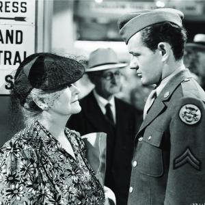 Still of Lucile Gleason and Robert Walker in The Clock 1945