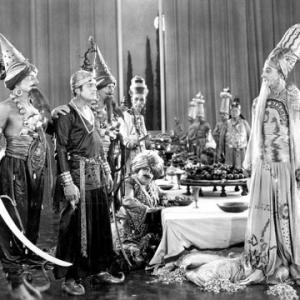 Still of Douglas Fairbanks and Raoul Walsh in The Thief of Bagdad 1924