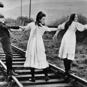 Still of Jenny Agutter, Sally Thomsett and Gary Warren in The Railway Children (1970)