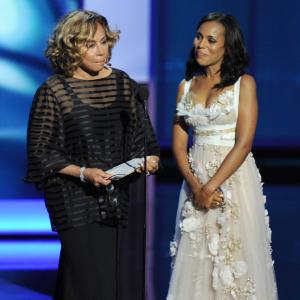 Diahann Carroll and Kerry Washington at event of The 65th Primetime Emmy Awards 2013