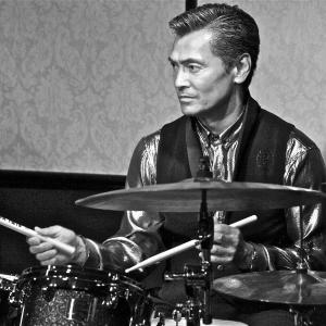 Also an accomplished jazz drummer, Hiroyuki often performs with many celebrated jazz musicians.