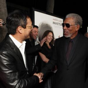 Morgan Freeman and Ken Watanabe at event of Nenugalimas (2009)