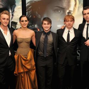 Tom Felton, Rupert Grint, Matthew Lewis, Daniel Radcliffe and Emma Watson at event of Haris Poteris ir mirties relikvijos. 2 dalis (2011)