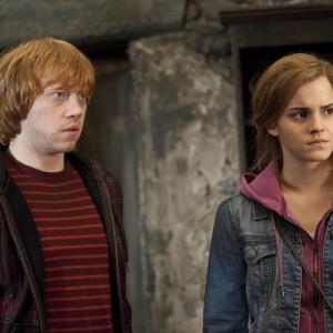 Still of Rupert Grint and Emma Watson in Haris Poteris ir mirties relikvijos 2 dalis 2011