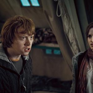 Still of Rupert Grint and Emma Watson in Haris Poteris ir mirties relikvijos 1 dalis 2010